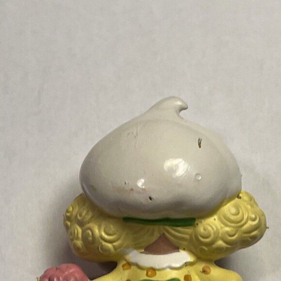 Vintage 1981 Strawberry Shortcake Lemon Meringue w/ Flowers Mini PVC Figure - Picture 3 of 11